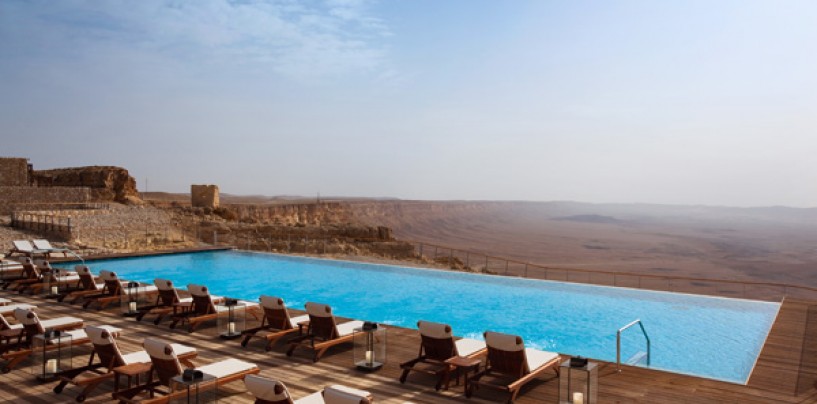 Luxury отель у кратера в пустыне